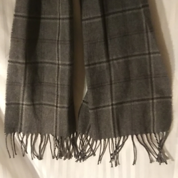 Scarf - Picture 3 of 6